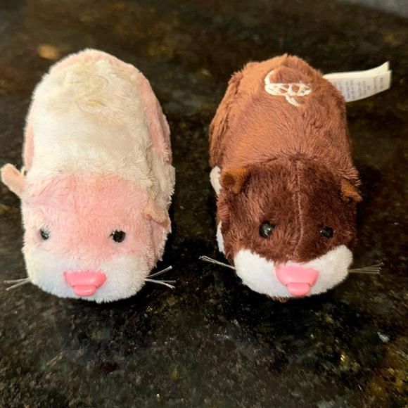 Two Zhu Zhu pets-1 pink & 1 brown - Picture 1 of 4